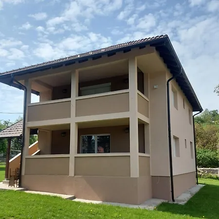 Feniks Apartment *
