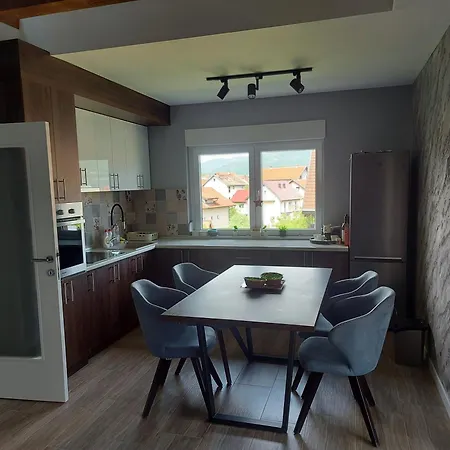 Apartment Feniks *